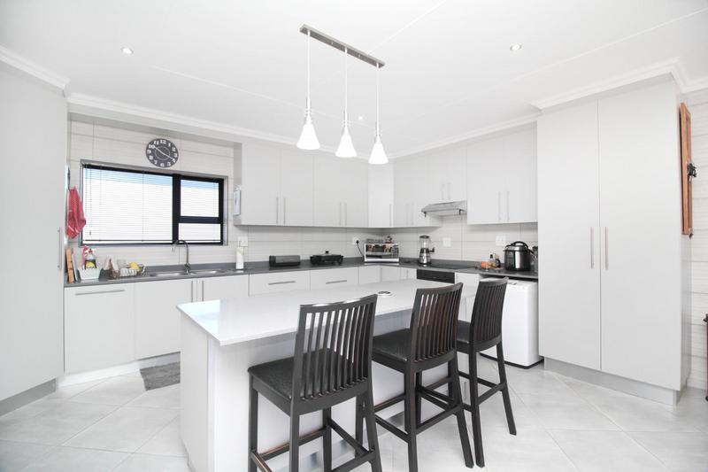 2 Bedroom Property for Sale in Reebok Western Cape